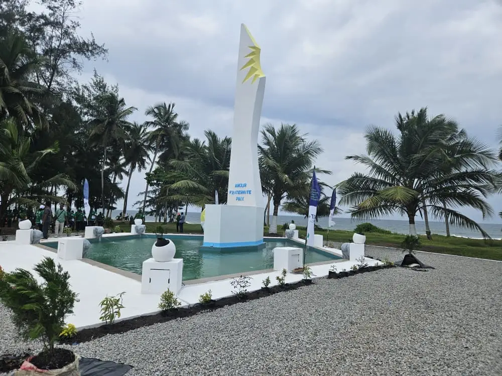 𝗟e 𝗠𝗼𝗻𝘂𝗺𝗲𝗻𝘁 𝗱𝗲 𝗹𝗮 𝗣𝗮𝗶𝘅 𝗱𝗲 𝗦𝗮𝗻-𝗣𝗲𝗱𝗿𝗼 𝗿𝗲𝗻𝗮î𝘁 : 𝗨𝗻 𝘀𝗶𝗴𝗻𝗮𝗹 𝗳𝗼𝗿𝘁 𝗽𝗼𝘂𝗿 𝗹&rsquo;𝗮𝘃𝗲𝗻𝗶𝗿